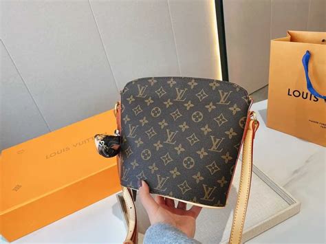 Louis Vuitton edad